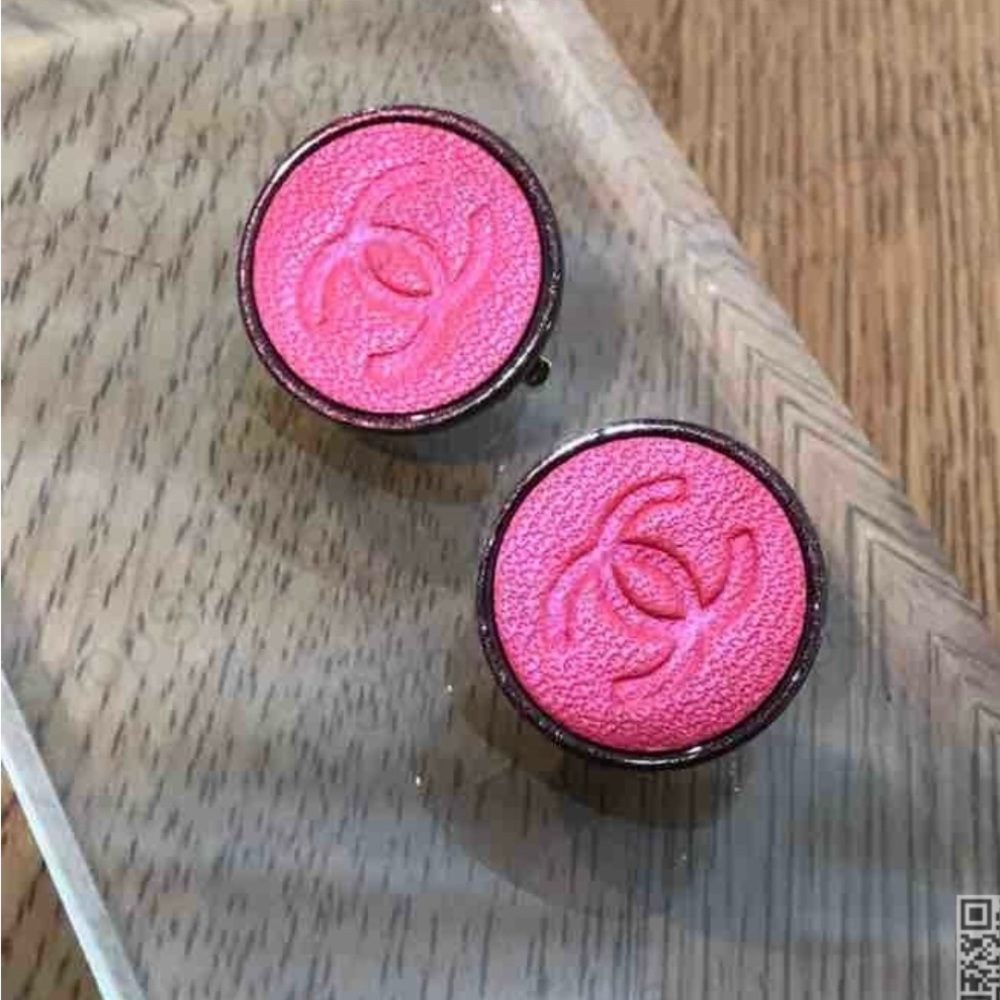 CHANEL CC Pink Clip-On 00A Vintage #AG643 Logo Earrings